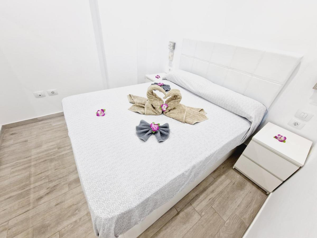 Luxury San Marino Apartment & Pool View Лос Кристианос Экстерьер фото